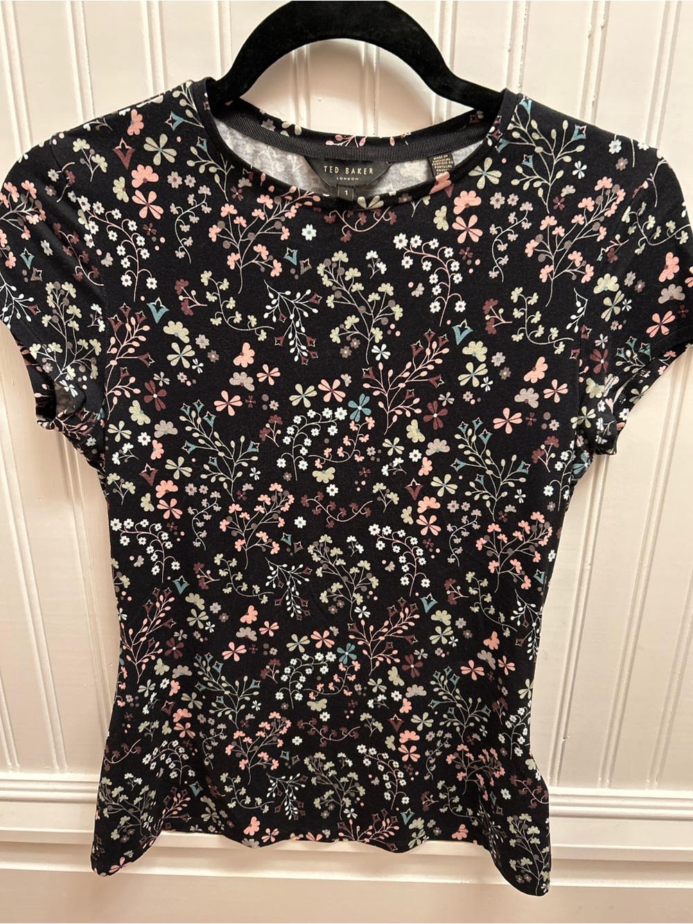 Ted Baker Floral Fitted Tee Black Multicolor Stretch Top Size 1 (US Small)